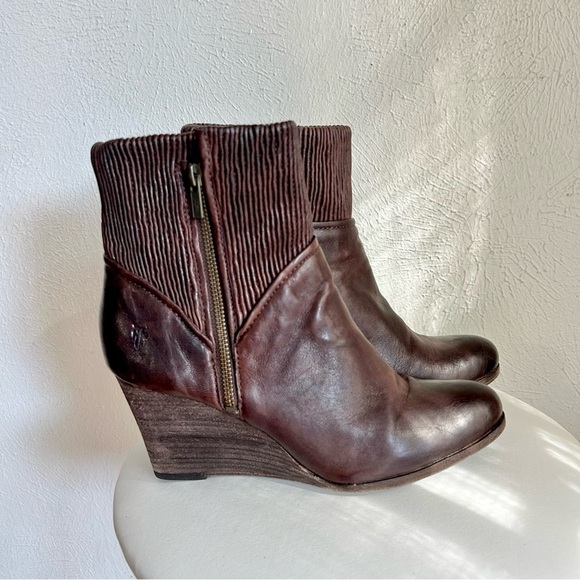 Frye 'Corby' Side Zip Ruched Brown Leather Wedge Ankle Boot Size 10 M - Picture 2 of 11